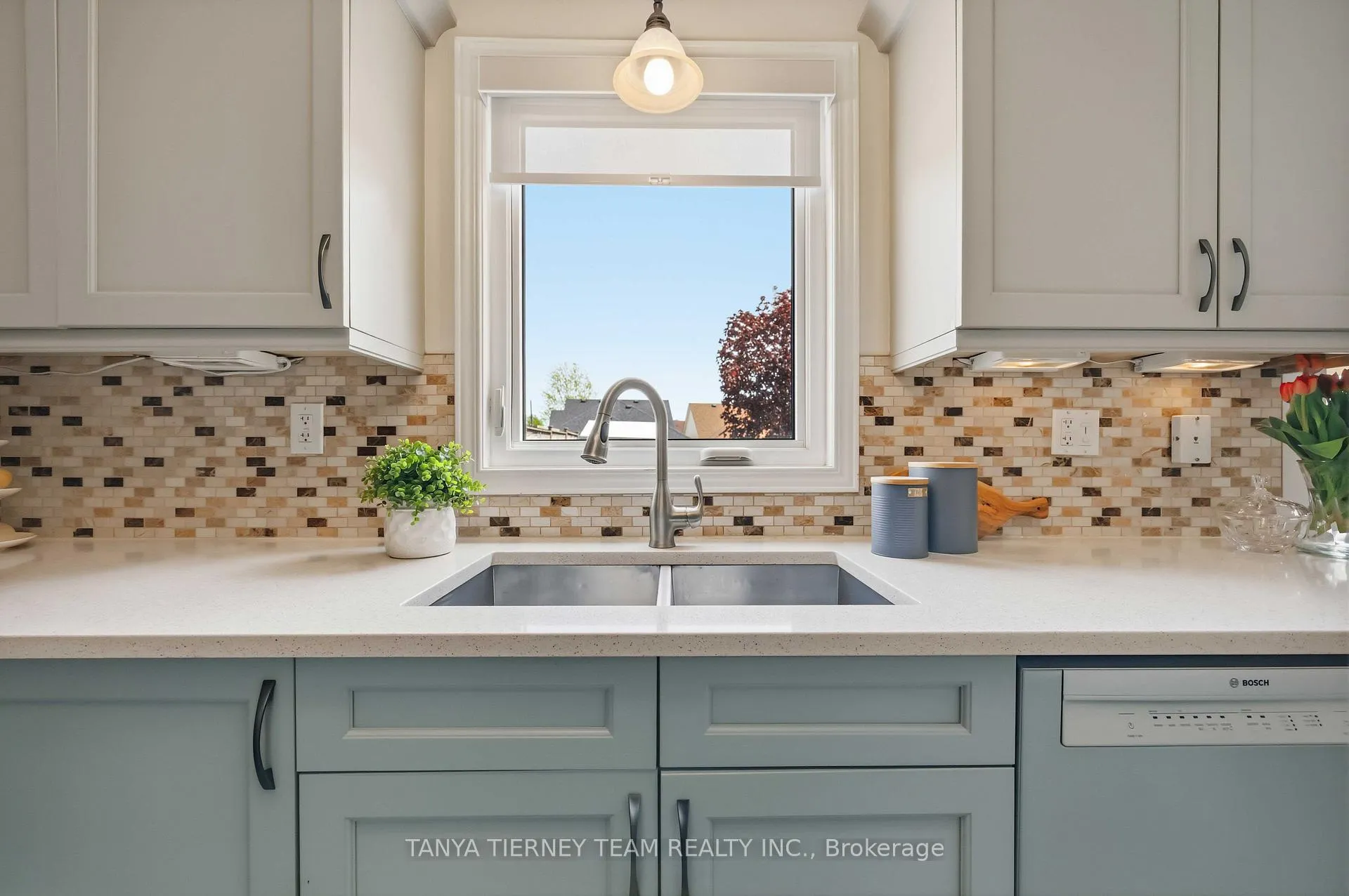 Photo 15 of 7 Brownridge Place, Whitby, Williamsburg — HOMEH