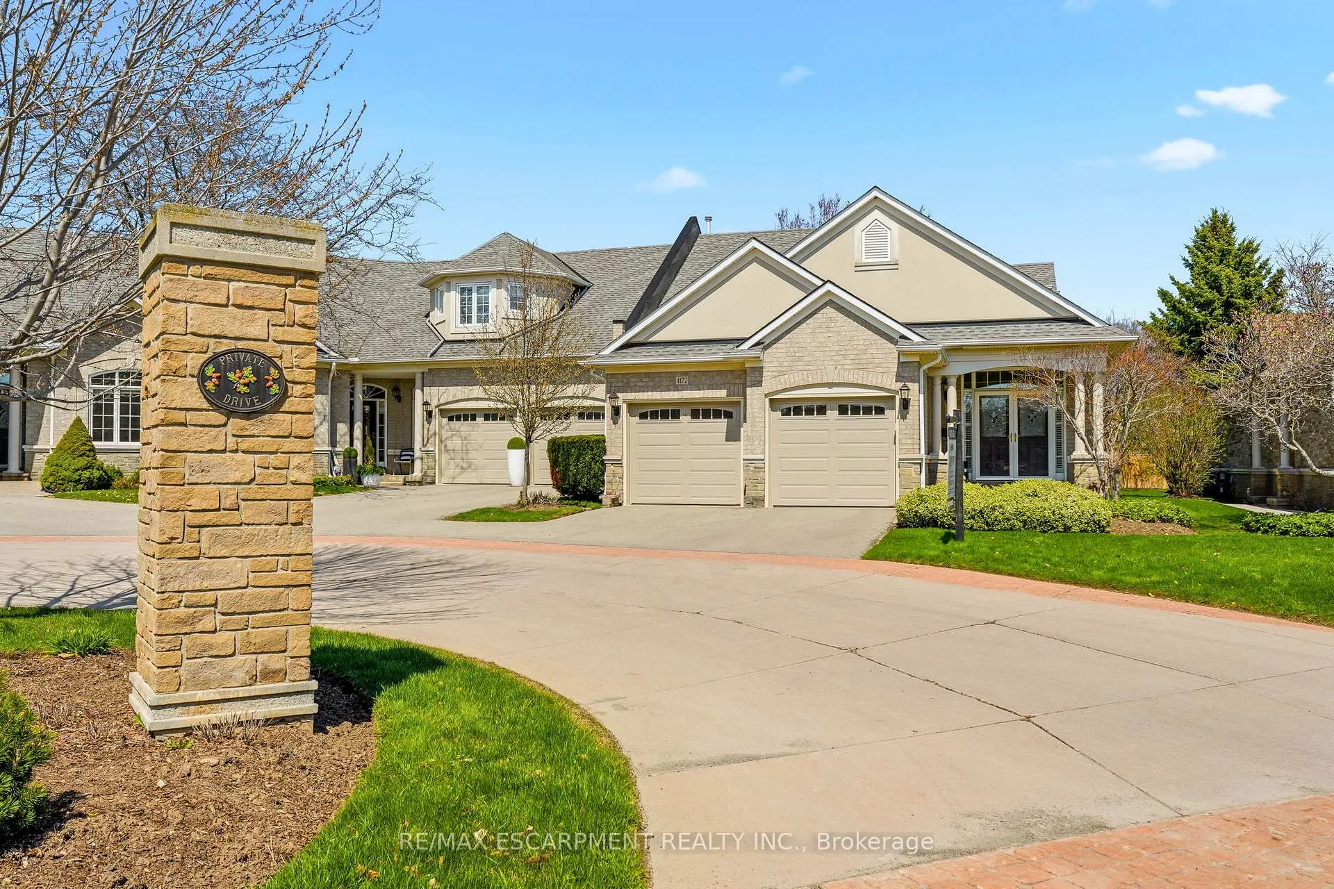 Front of 4172 Stonebridge Crescent