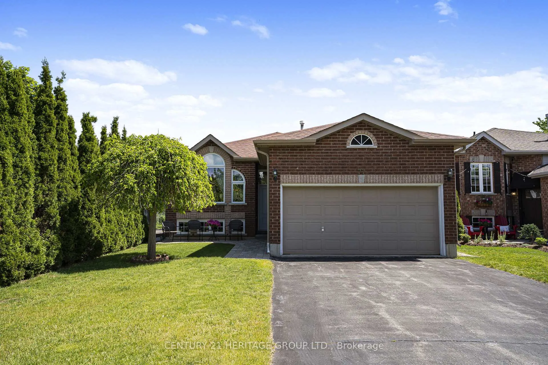 Photo 2 of 77 Hodgson Drive, Barrie, Northwest — HOMEH