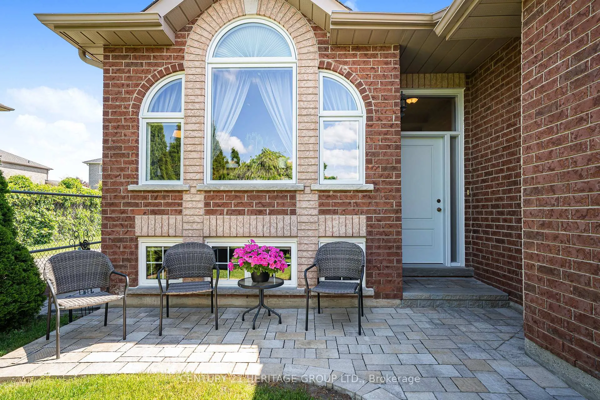 Photo 3 of 77 Hodgson Drive, Barrie, Northwest — HOMEH