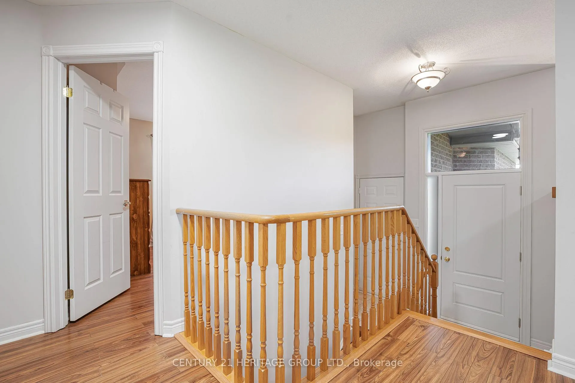 Photo 4 of 77 Hodgson Drive, Barrie, Northwest — HOMEH