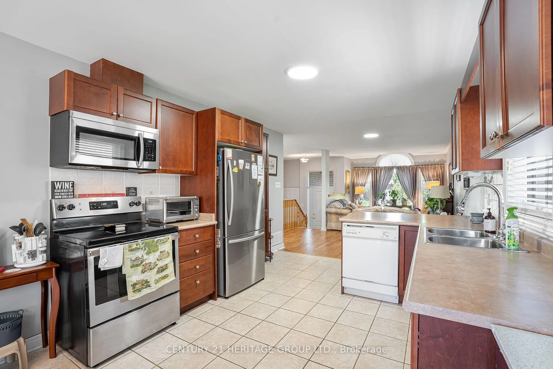 Photo 9 of 77 Hodgson Drive, Barrie, Northwest — HOMEH