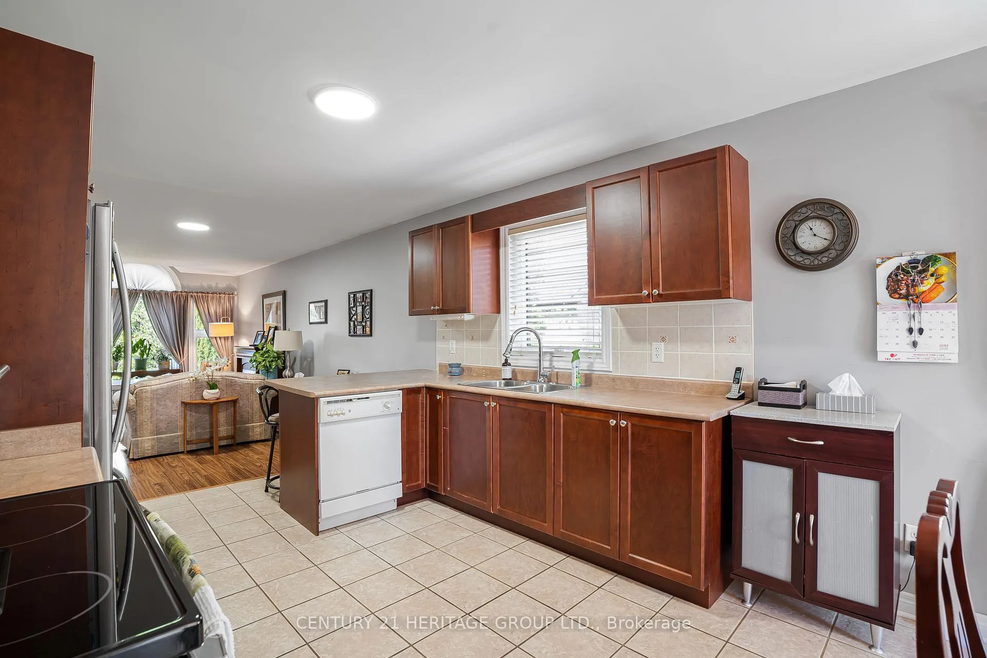Photo 10 of 77 Hodgson Drive, Barrie, Northwest — HOMEH