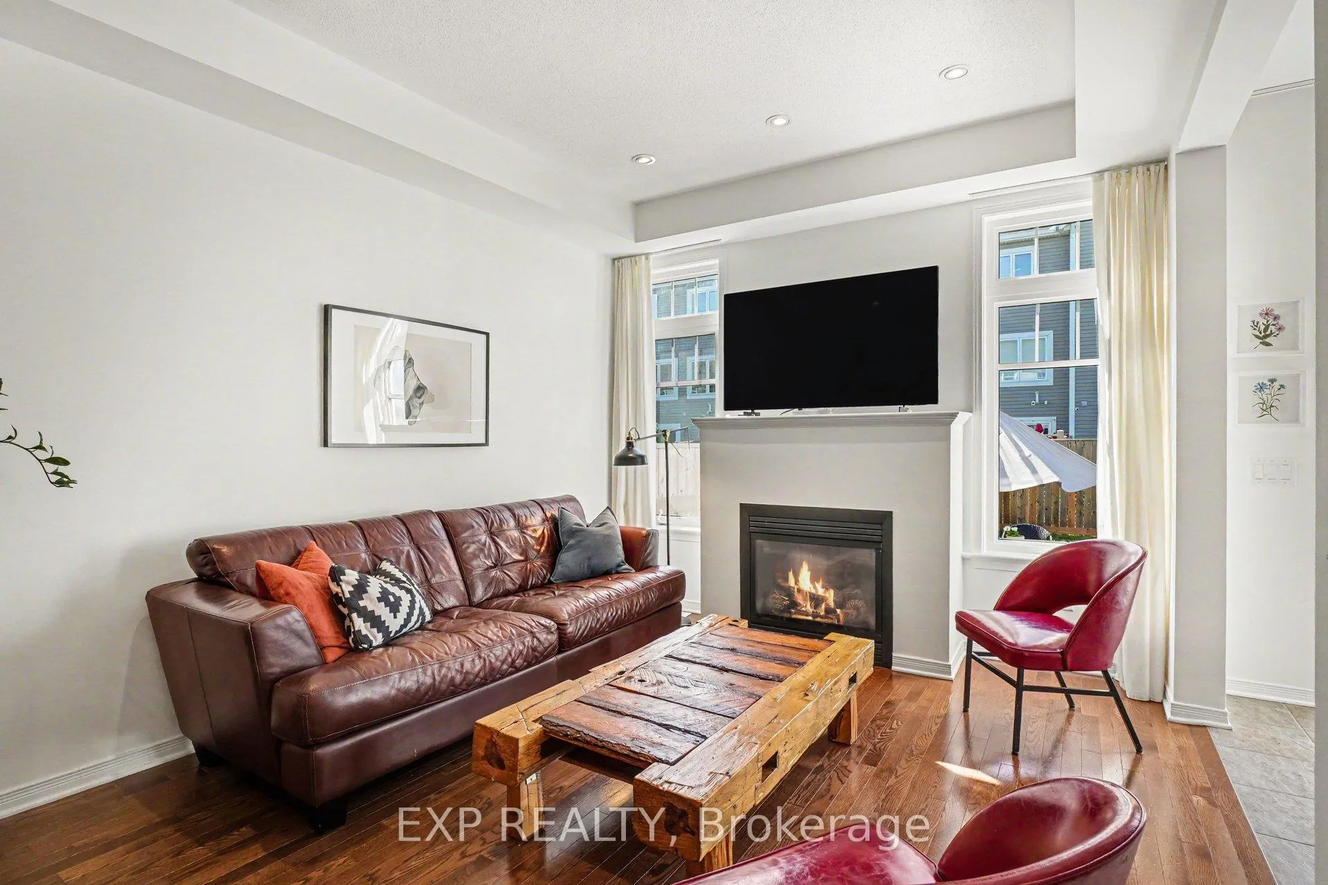 Photo 4 of 103 Westphalian Avenue, Ottawa, Kanata - Emerald Meadows/Trailwest — HOMEH