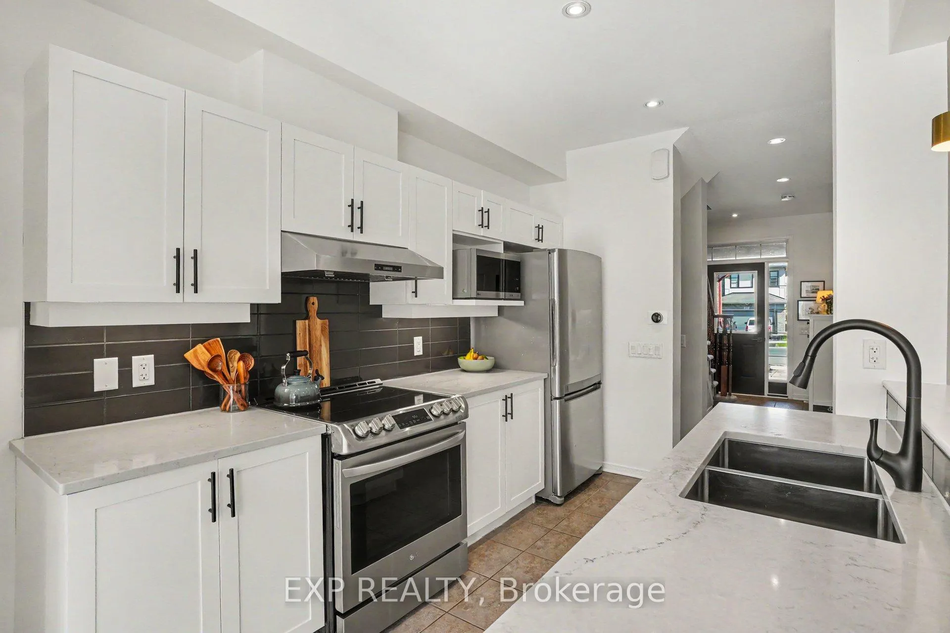 Photo 9 of 103 Westphalian Avenue, Ottawa, Kanata - Emerald Meadows/Trailwest — HOMEH
