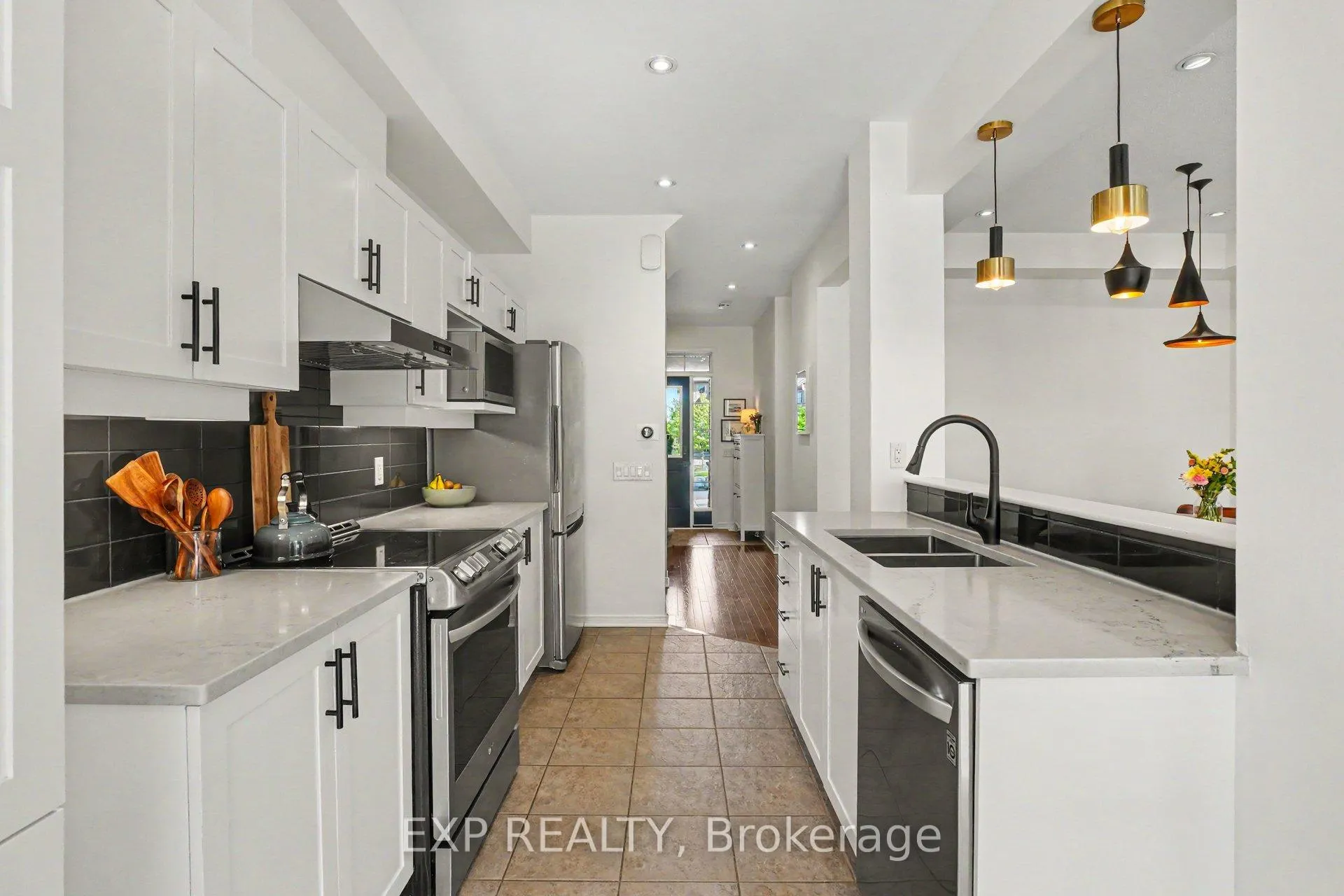 Photo 10 of 103 Westphalian Avenue, Ottawa, Kanata - Emerald Meadows/Trailwest — HOMEH
