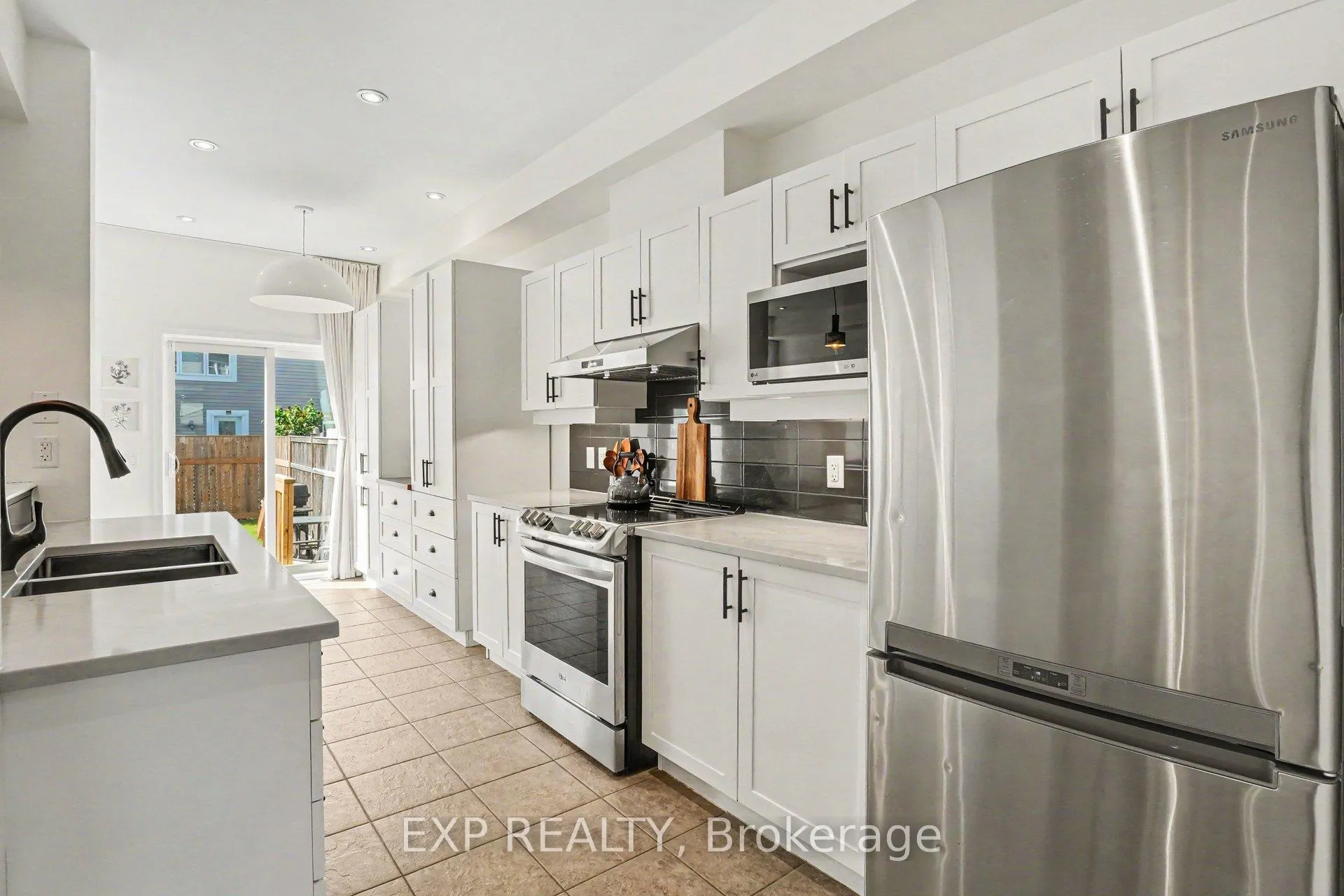 Photo 11 of 103 Westphalian Avenue, Ottawa, Kanata - Emerald Meadows/Trailwest — HOMEH