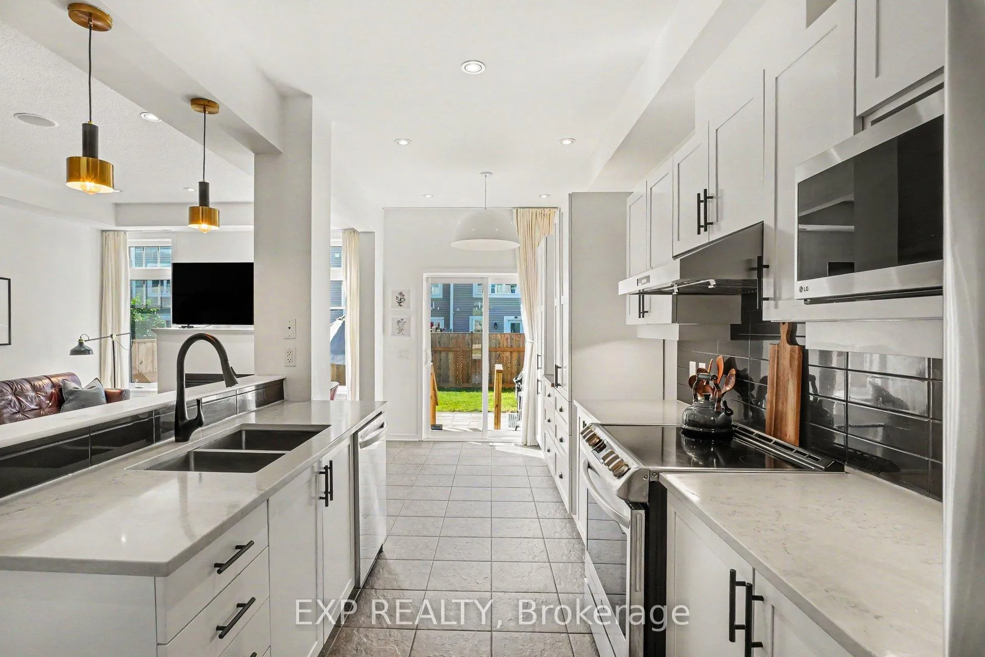 Photo 12 of 103 Westphalian Avenue, Ottawa, Kanata - Emerald Meadows/Trailwest — HOMEH