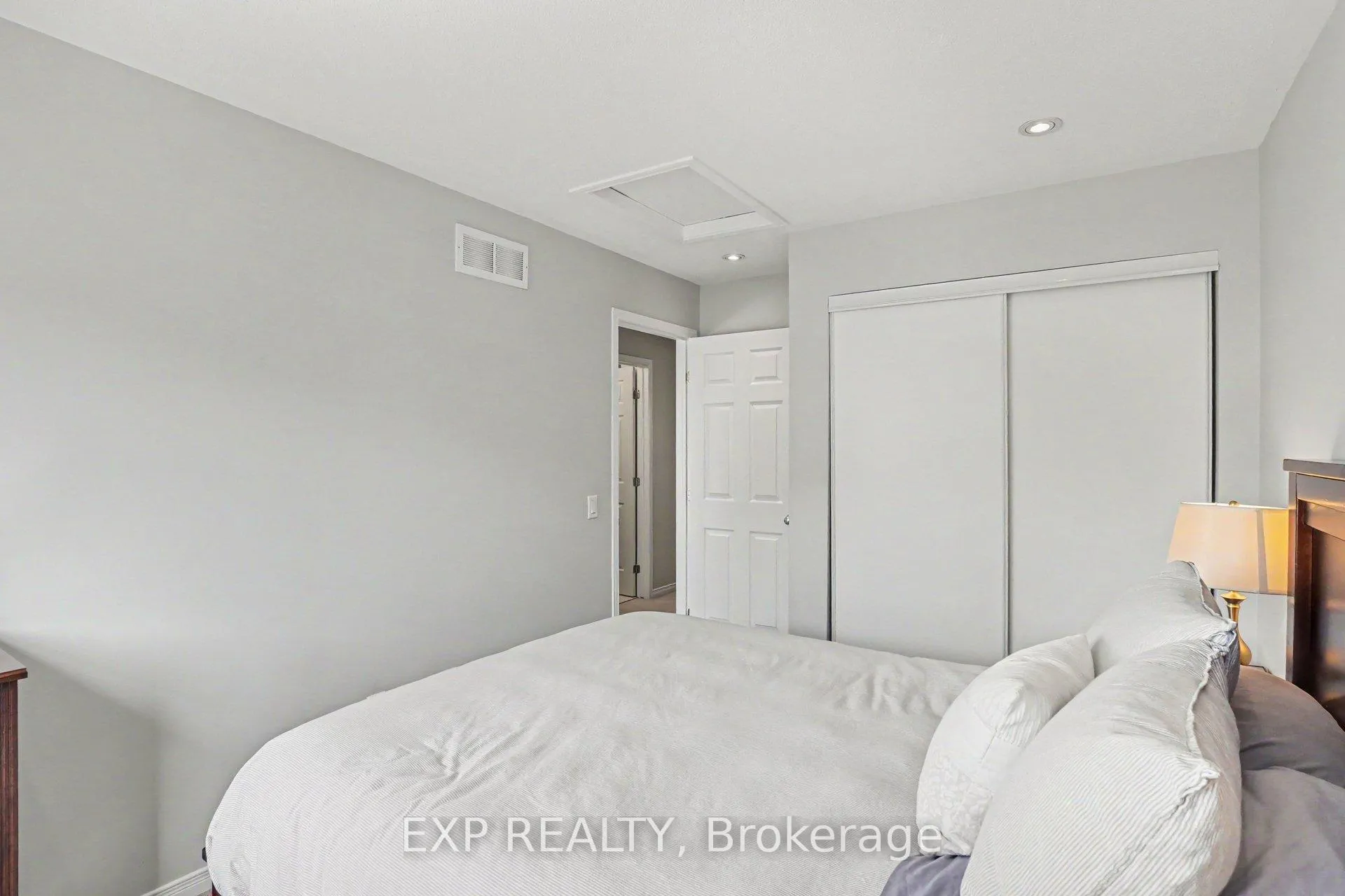 Photo 23 of 103 Westphalian Avenue, Ottawa, Kanata - Emerald Meadows/Trailwest — HOMEH