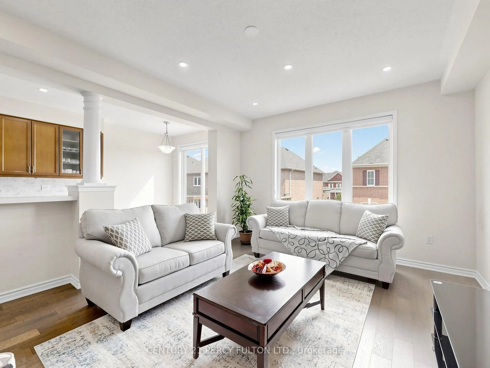 Photo 2 of 2715 Sapphire Drive, Pickering, Rural Pickering — HOMEH