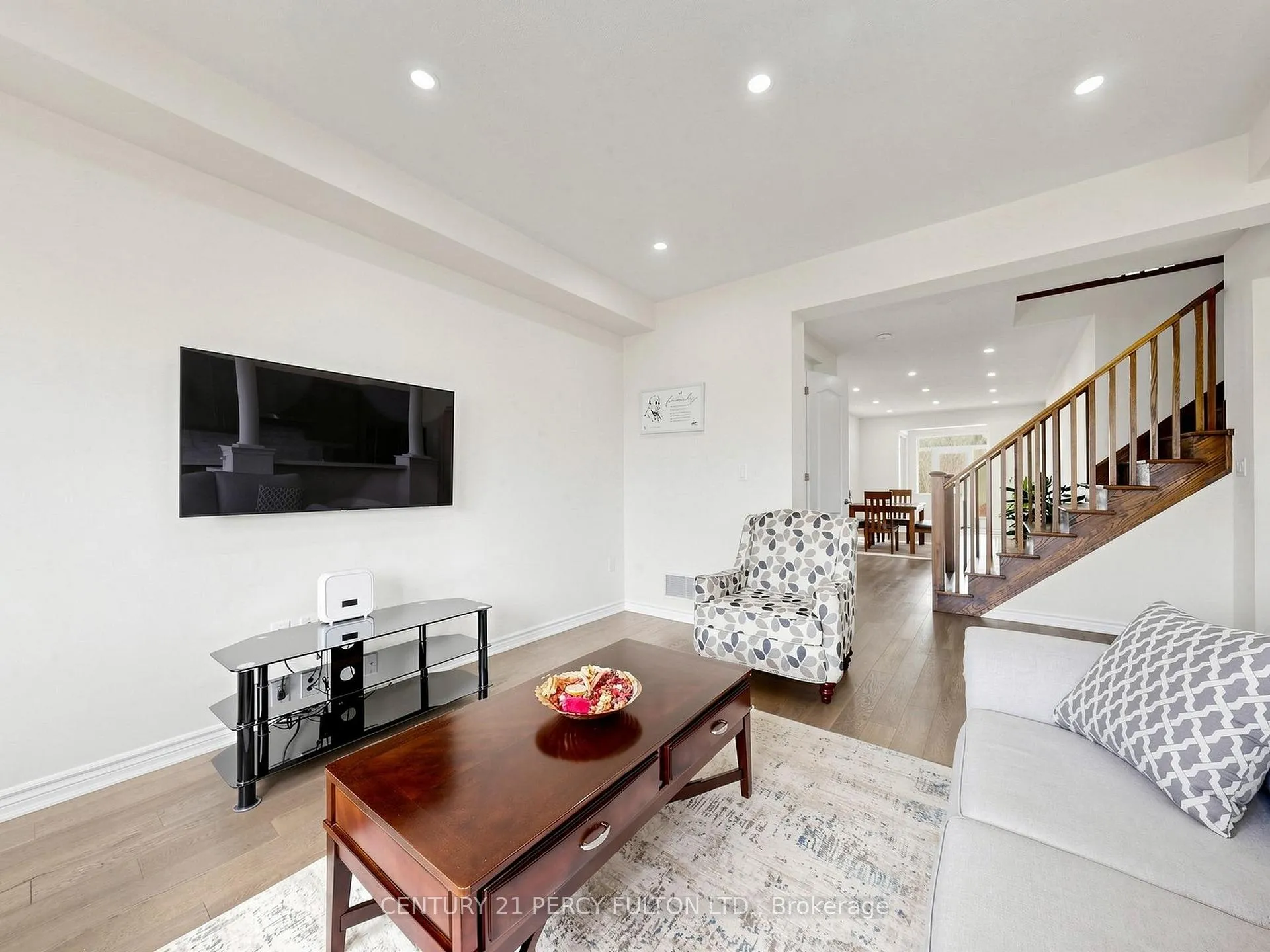 Photo 5 of 2715 Sapphire Drive, Pickering, Rural Pickering — HOMEH