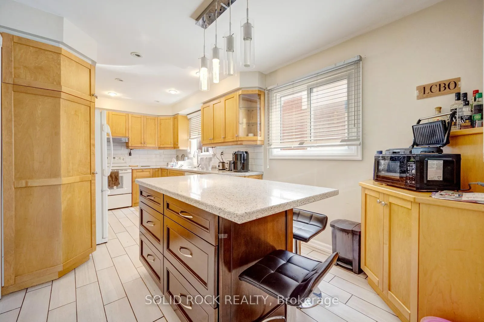 Photo 4 of 60 Martindale Crescent, Brampton, Brampton West — HOMEH