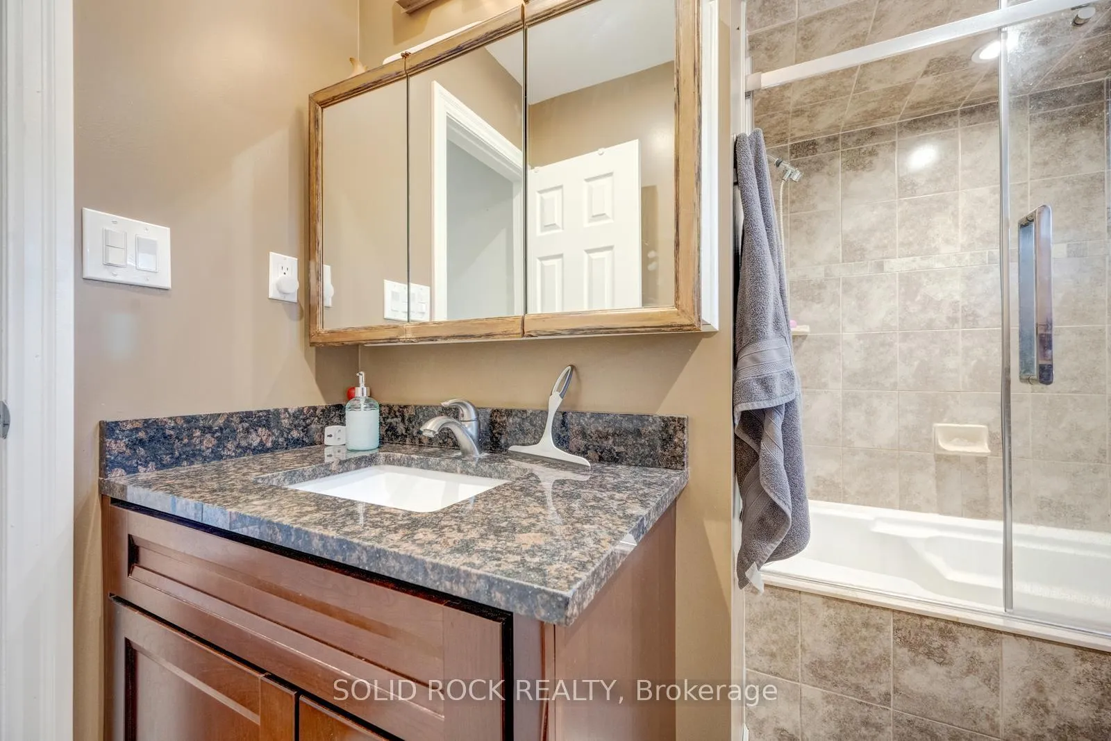 Photo 18 of 60 Martindale Crescent, Brampton, Brampton West — HOMEH