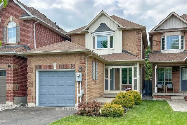 Photo 2 of 18 Threadgold Court, Whitby, Lynde Creek — HOMEH