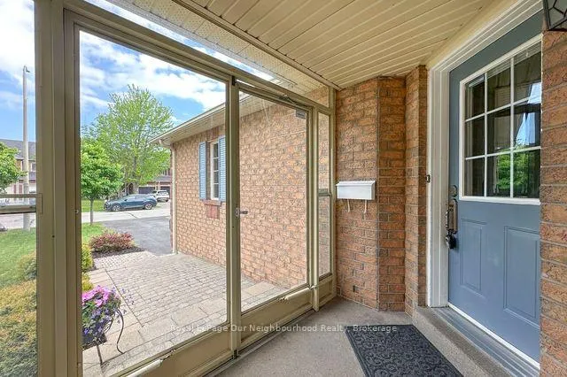 Photo 4 of 18 Threadgold Court, Whitby, Lynde Creek — HOMEH
