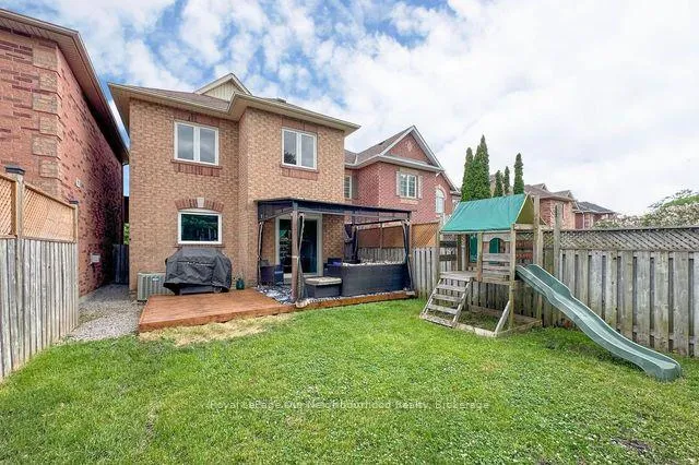 Photo 37 of 18 Threadgold Court, Whitby, Lynde Creek — HOMEH