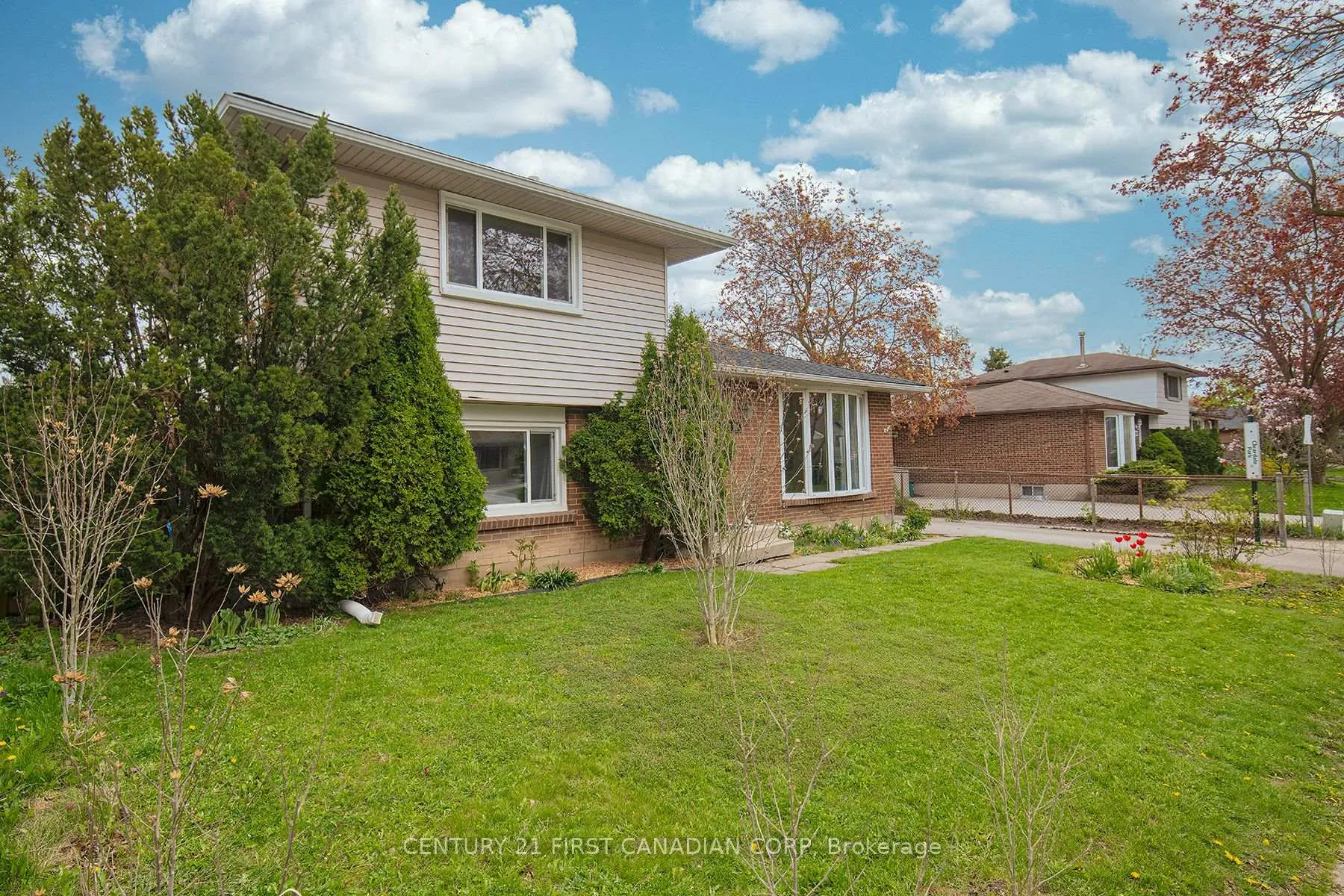 Photo 3 of 808 Dulaney Drive, London, South Q — HOMEH