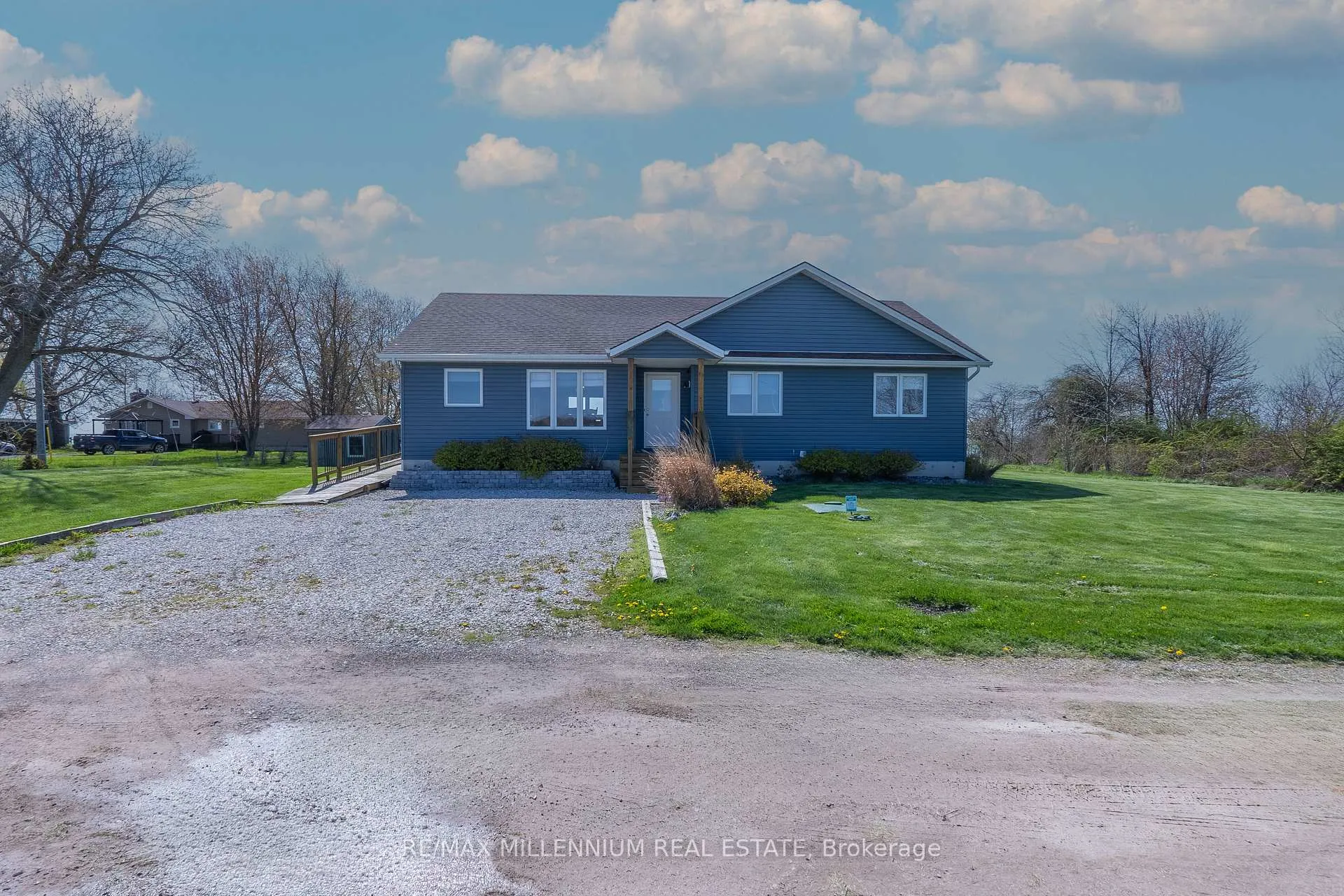 Photo 1 of 1954 Ocean Boulevard, Chatham-Kent, Wheatley — HOMEH