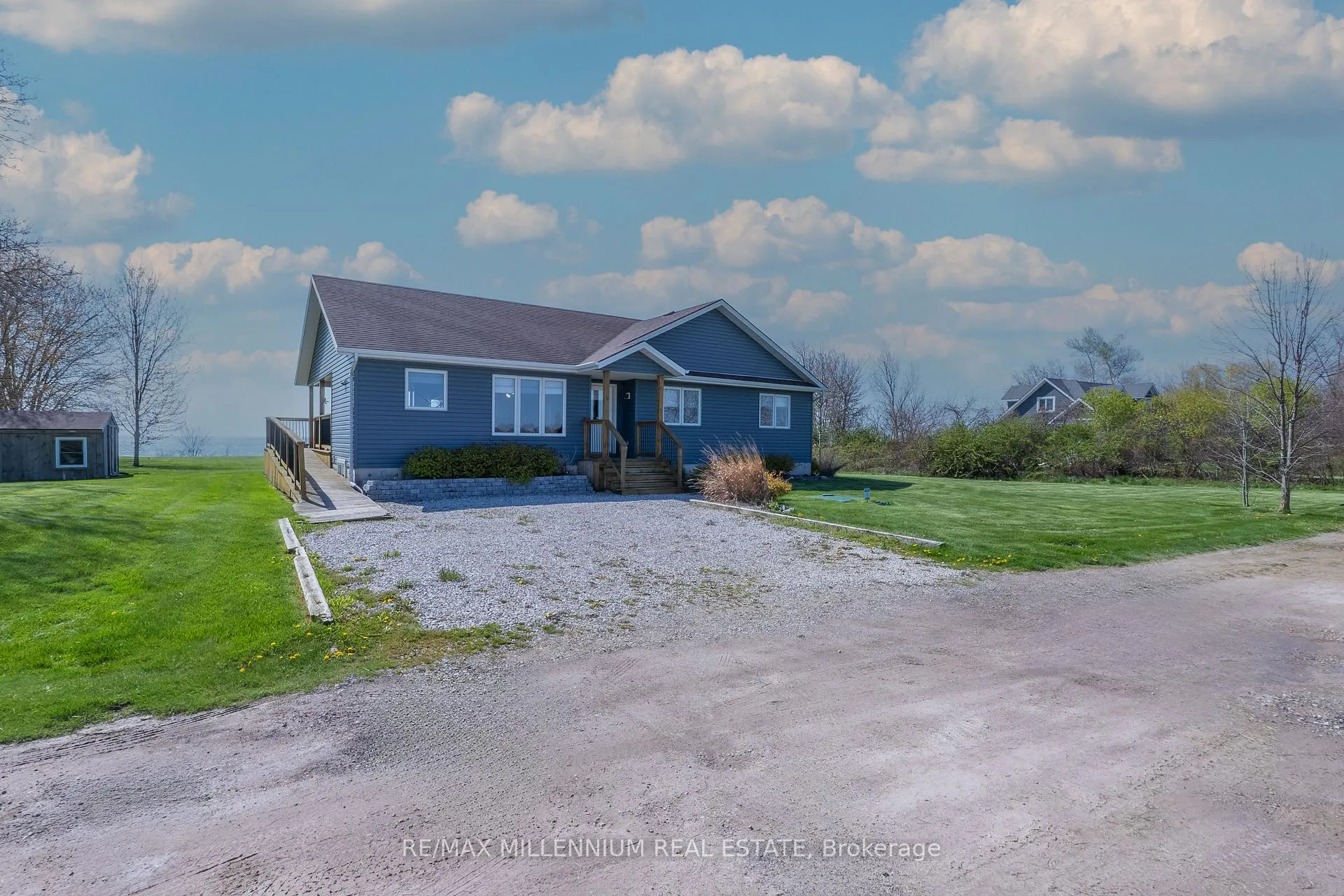 Photo 2 of 1954 Ocean Boulevard, Chatham-Kent, Wheatley — HOMEH