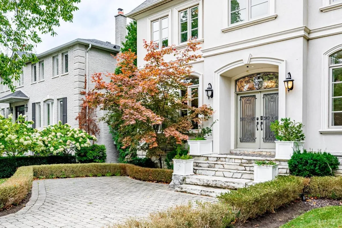 Photo 3 of 8 York Road, North York, Bridle Path-Sunnybrook-York Mills — HOMEH