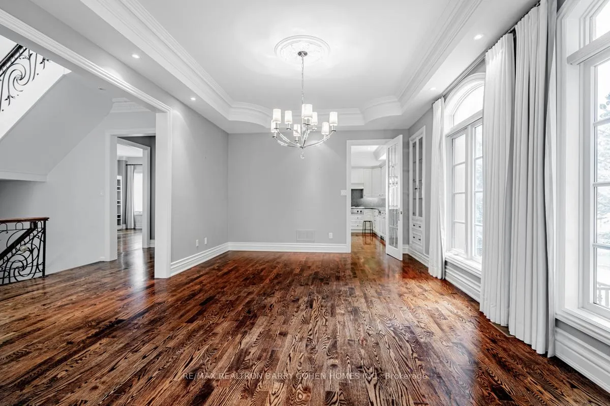 Photo 9 of 8 York Road, North York, Bridle Path-Sunnybrook-York Mills — HOMEH