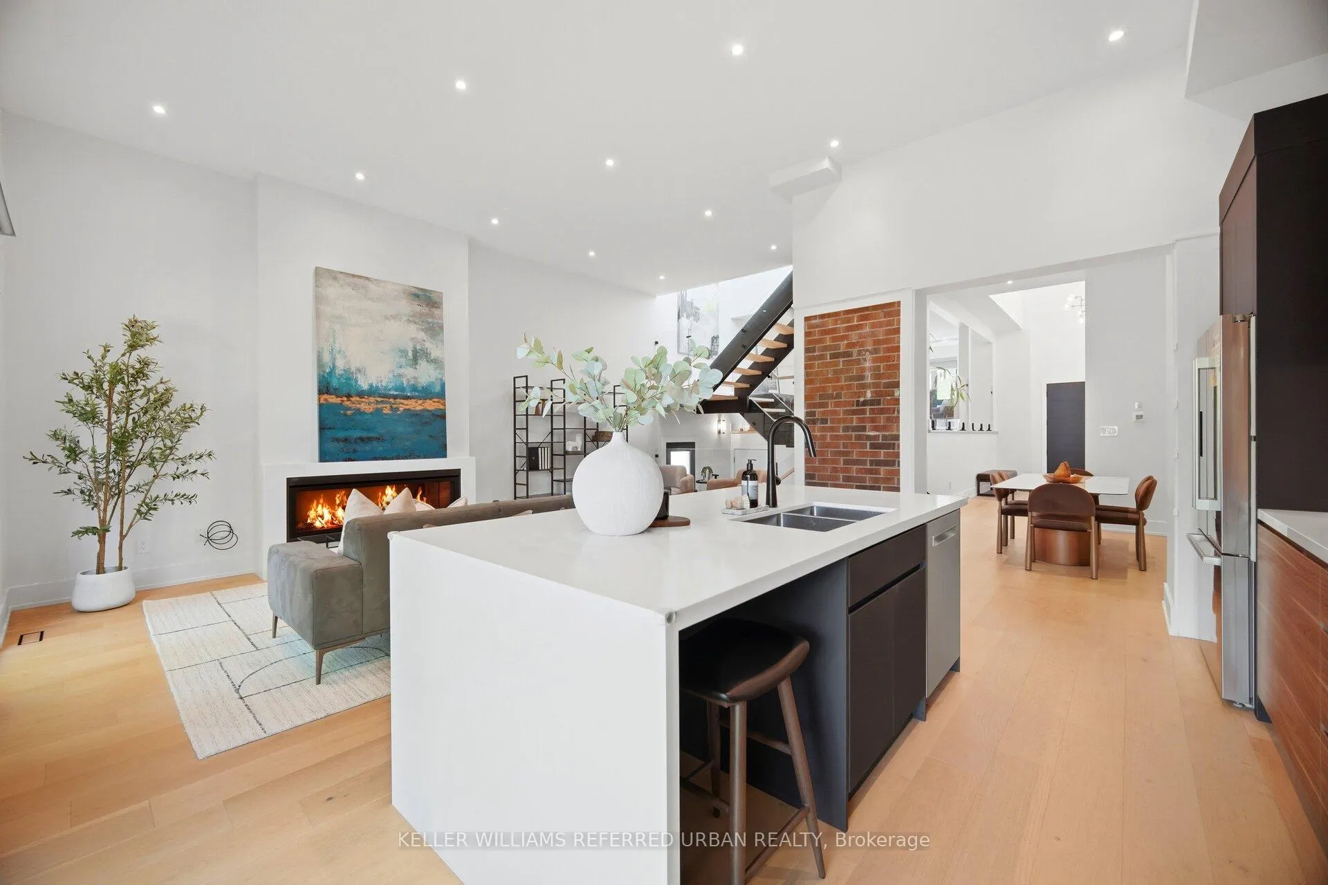 Photo 14 of 56 Elma Street, Etobicoke, Mimico — HOMEH
