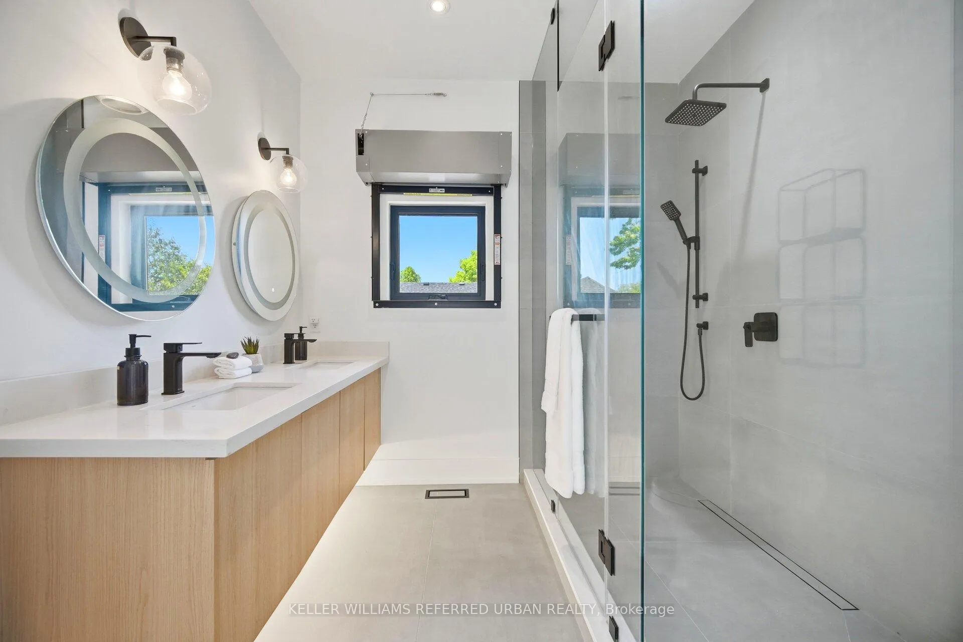 Photo 38 of 56 Elma Street, Etobicoke, Mimico — HOMEH