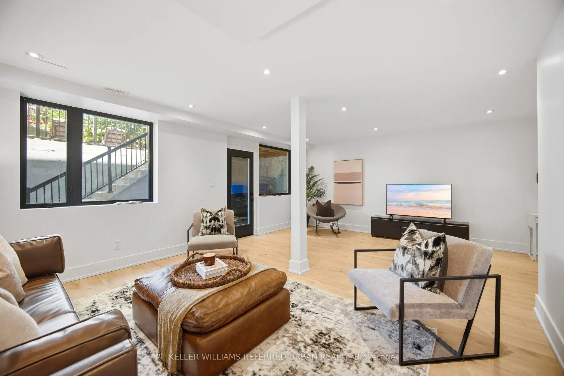 Photo 43 of 56 Elma Street, Etobicoke, Mimico — HOMEH