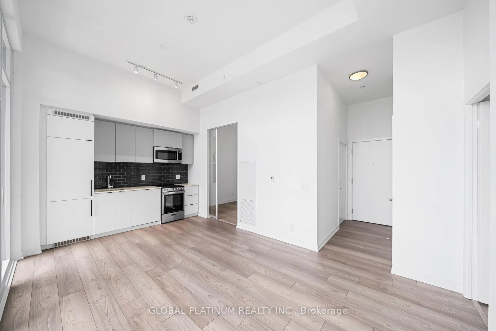 Photo 2 of Unit 701, 285 Dufferin Street, Toronto, South Parkdale — HOMEH