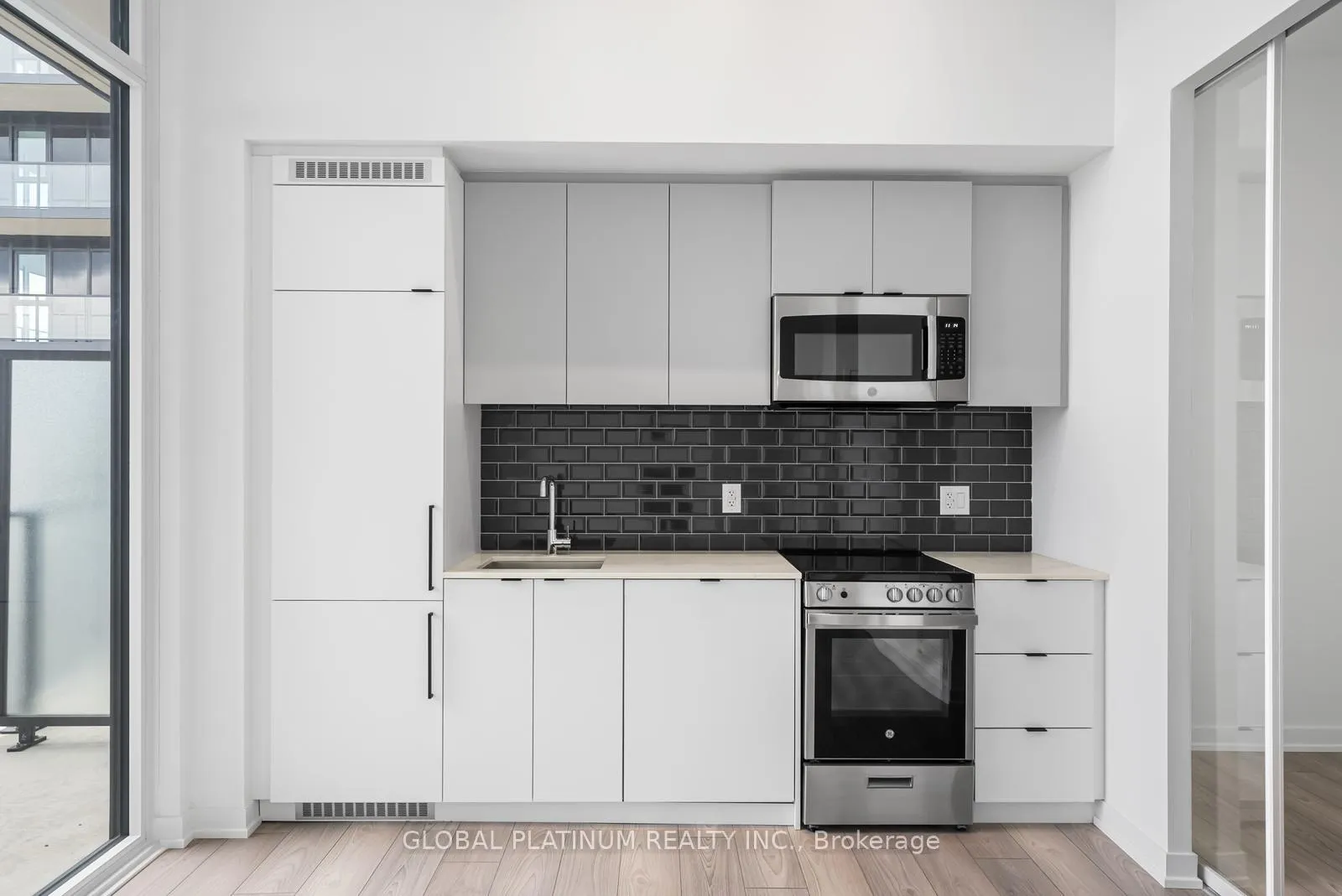Photo 3 of Unit 701, 285 Dufferin Street, Toronto, South Parkdale — HOMEH