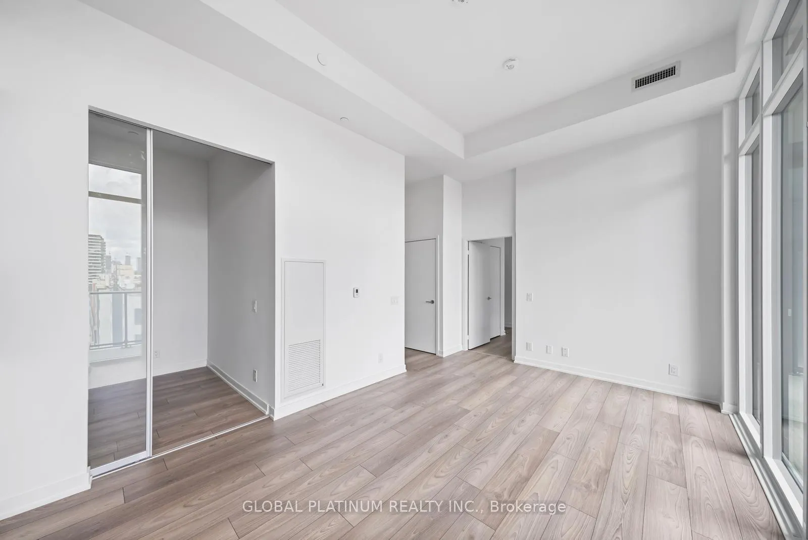 Photo 4 of Unit 701, 285 Dufferin Street, Toronto, South Parkdale — HOMEH