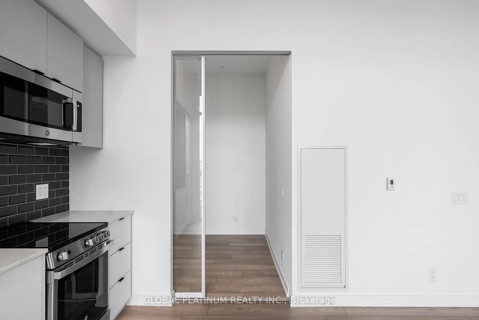Photo 7 of Unit 701, 285 Dufferin Street, Toronto, South Parkdale — HOMEH