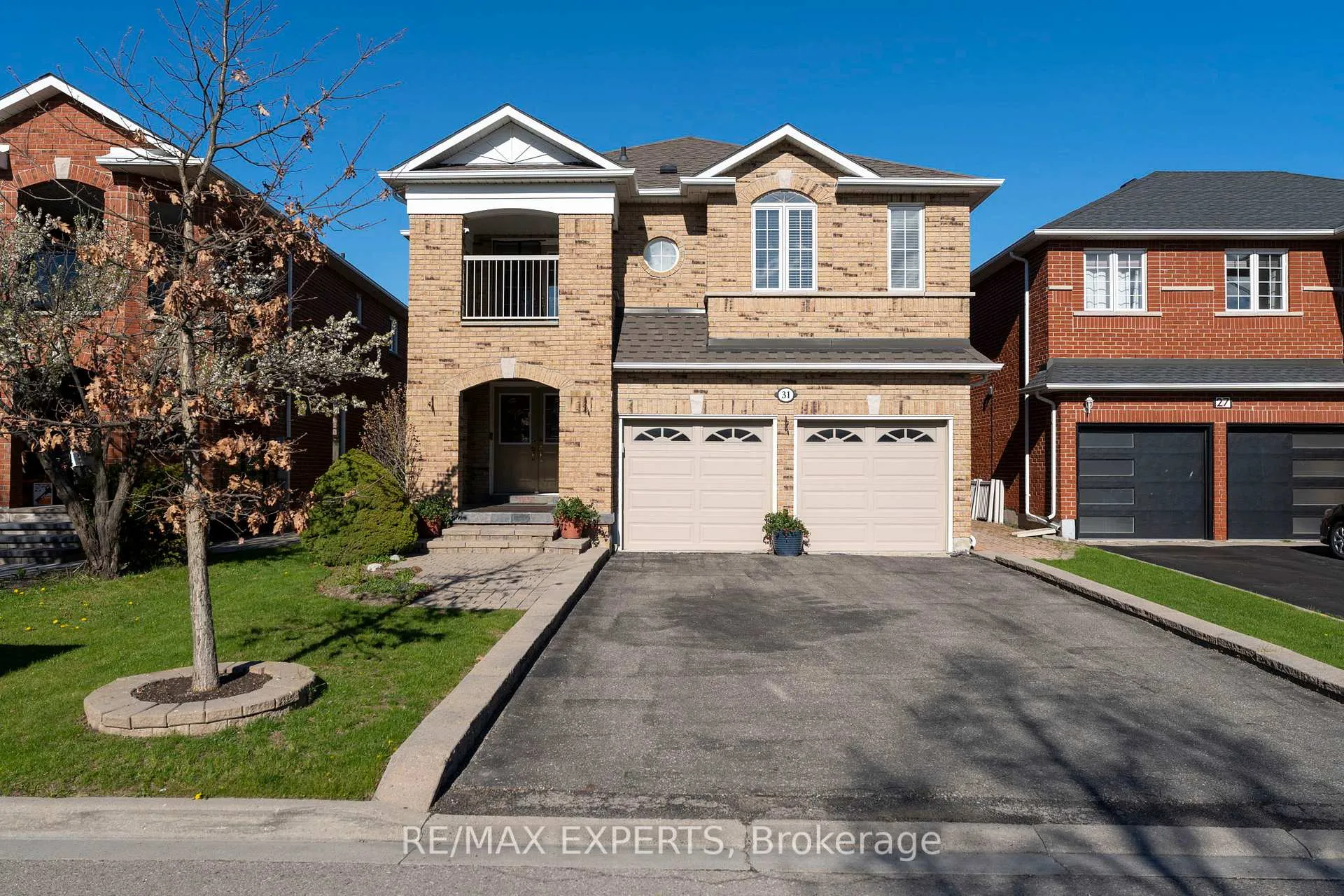 Photo 2 of 31 Monteith Crescent, Vaughan, Maple — HOMEH