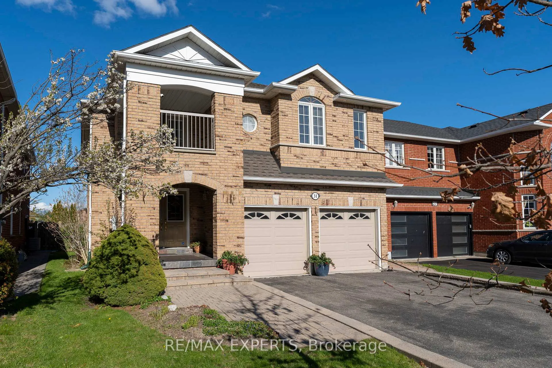 Photo 3 of 31 Monteith Crescent, Vaughan, Maple — HOMEH