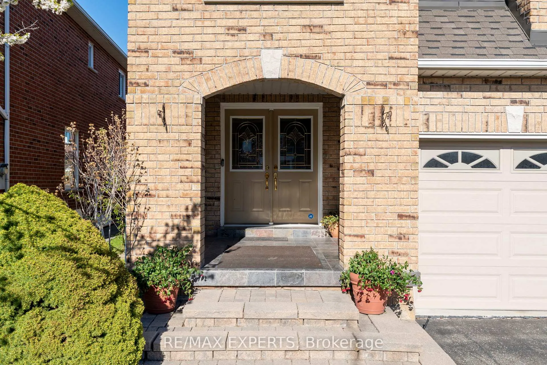 Photo 4 of 31 Monteith Crescent, Vaughan, Maple — HOMEH
