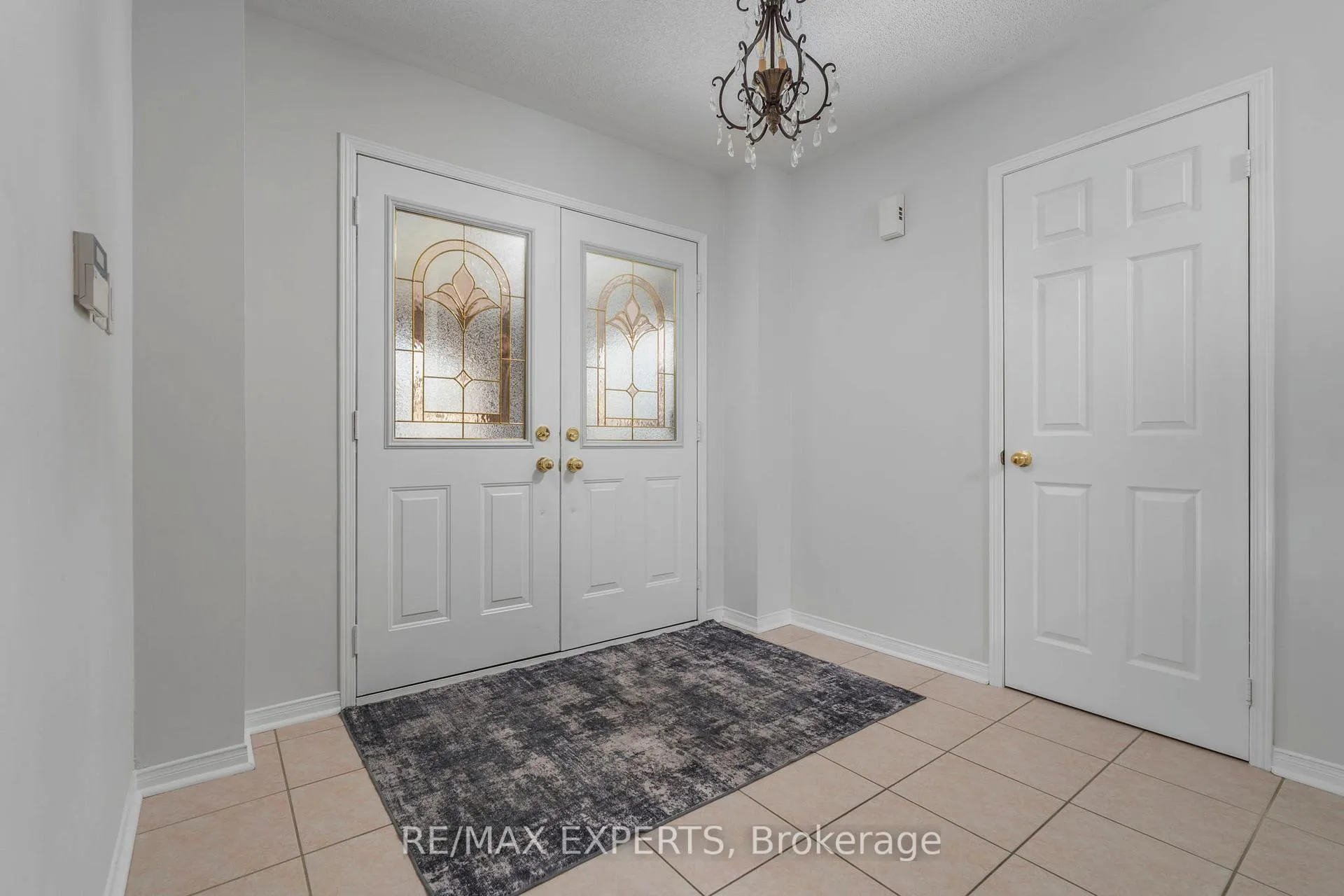 Photo 5 of 31 Monteith Crescent, Vaughan, Maple — HOMEH