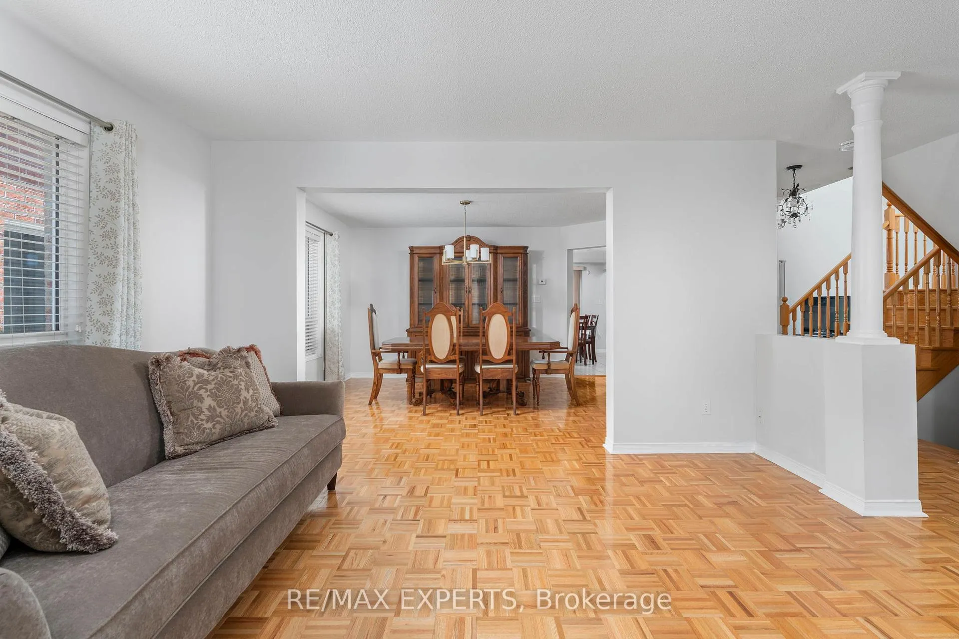 Photo 6 of 31 Monteith Crescent, Vaughan, Maple — HOMEH