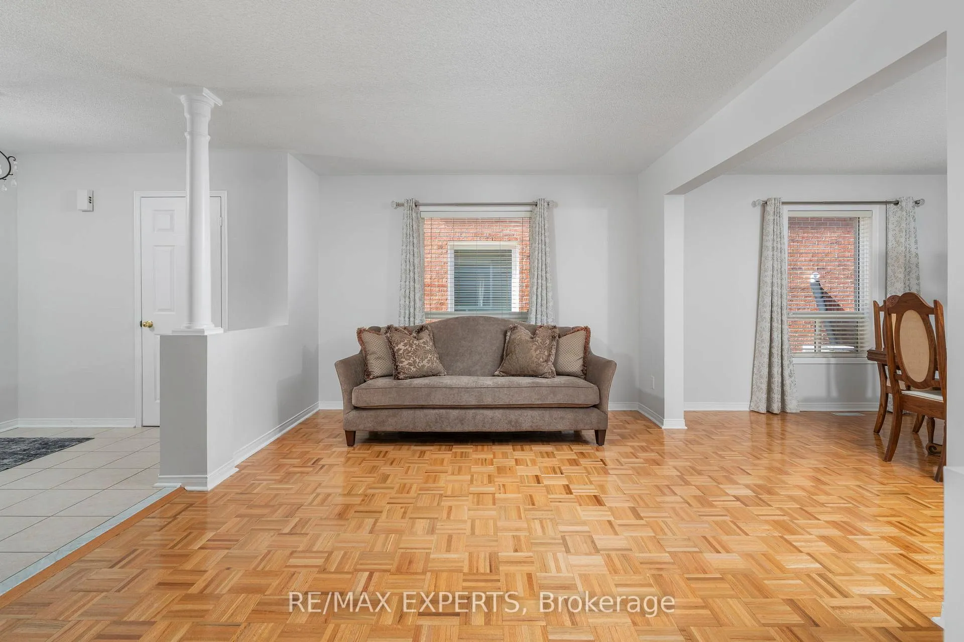 Photo 7 of 31 Monteith Crescent, Vaughan, Maple — HOMEH
