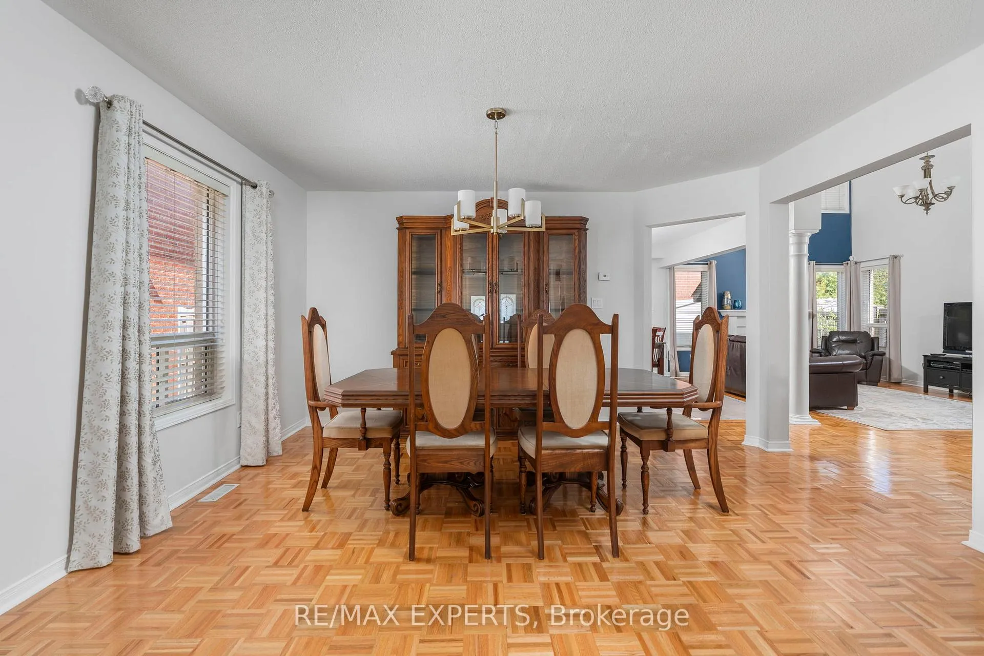 Photo 9 of 31 Monteith Crescent, Vaughan, Maple — HOMEH