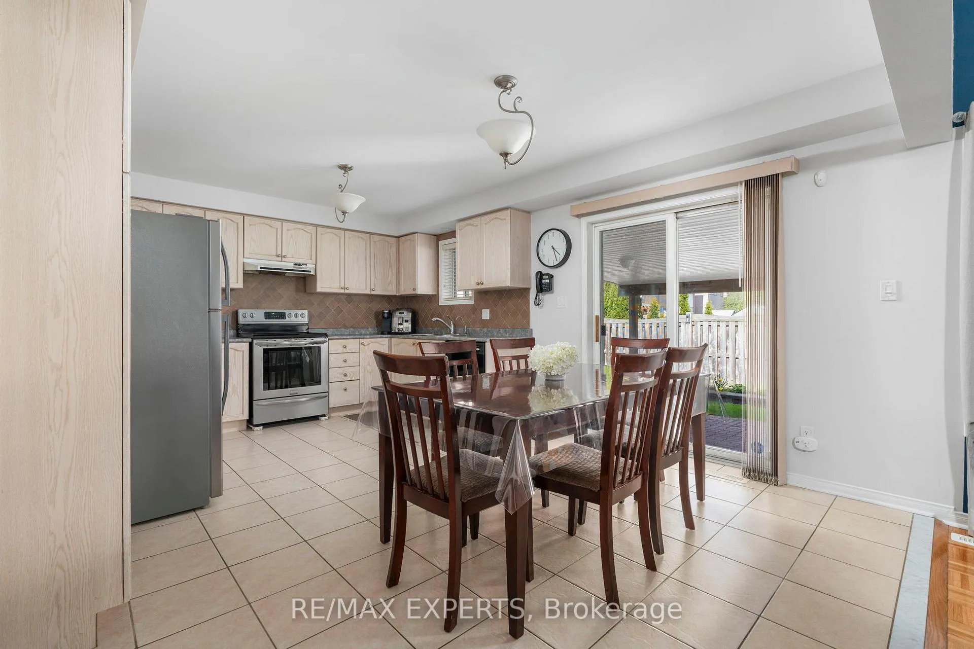 Photo 16 of 31 Monteith Crescent, Vaughan, Maple — HOMEH