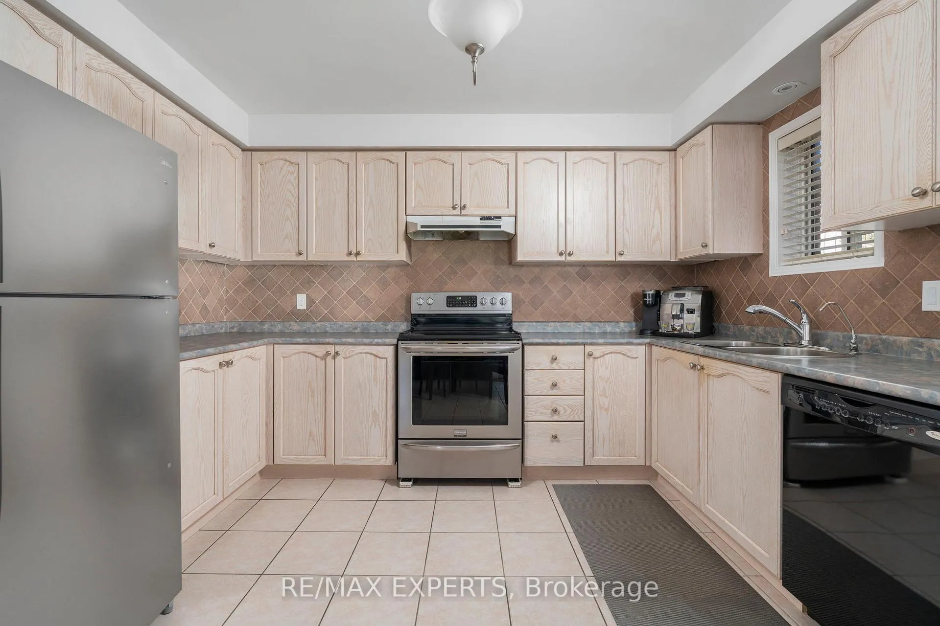 Photo 18 of 31 Monteith Crescent, Vaughan, Maple — HOMEH