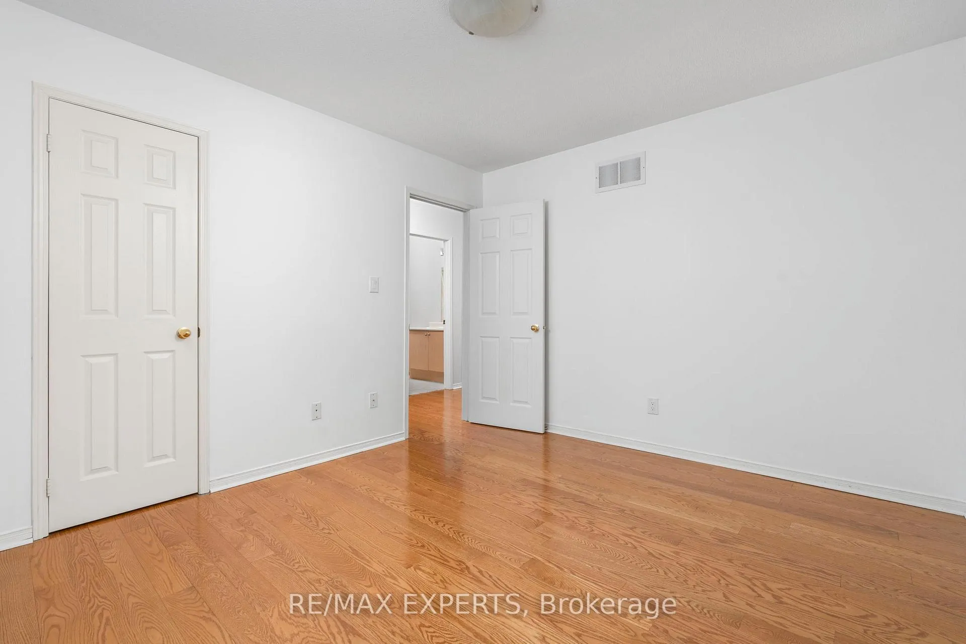 Photo 23 of 31 Monteith Crescent, Vaughan, Maple — HOMEH