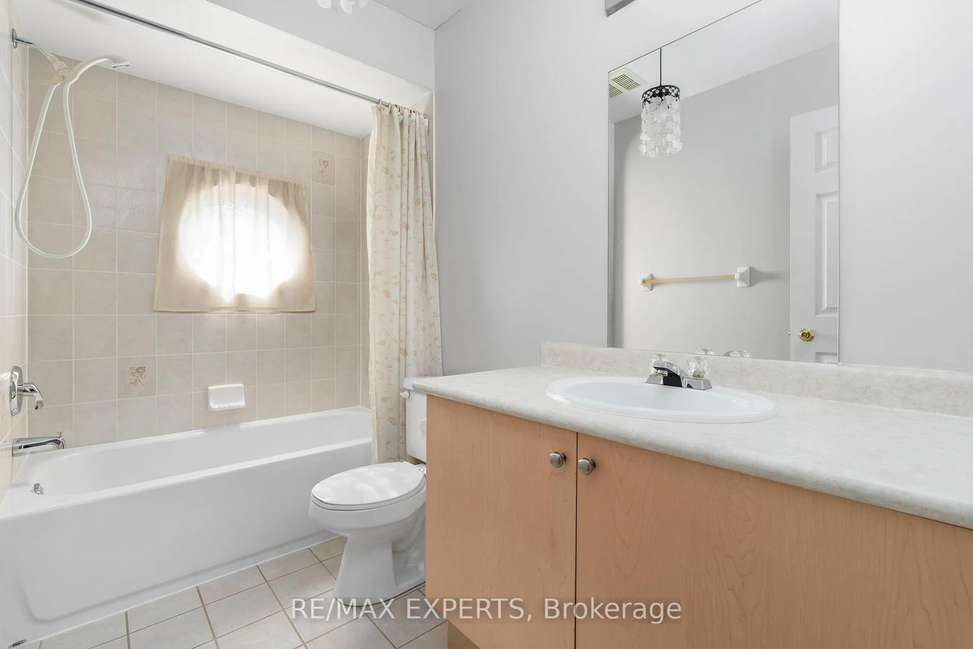 Photo 26 of 31 Monteith Crescent, Vaughan, Maple — HOMEH