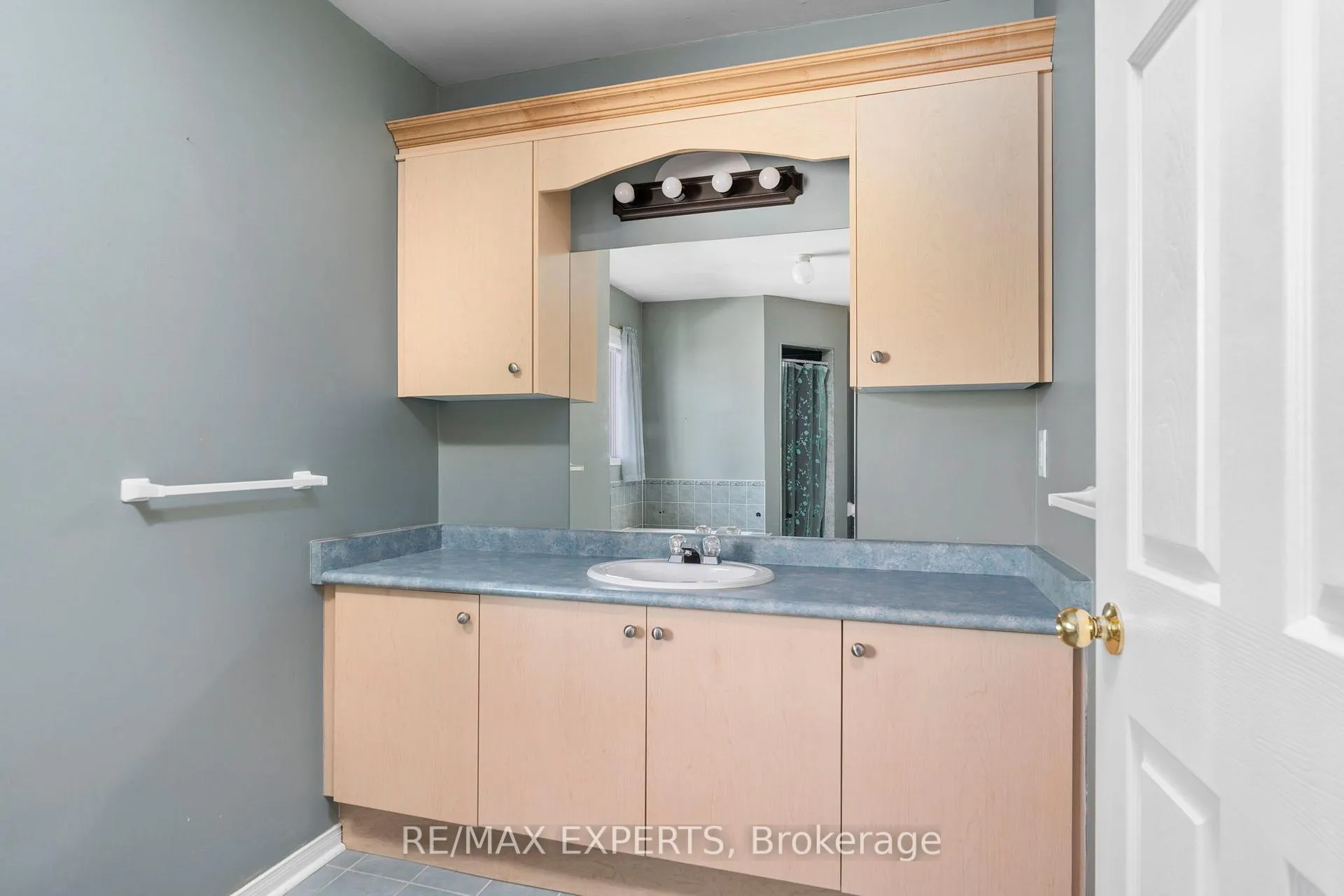 Photo 36 of 31 Monteith Crescent, Vaughan, Maple — HOMEH