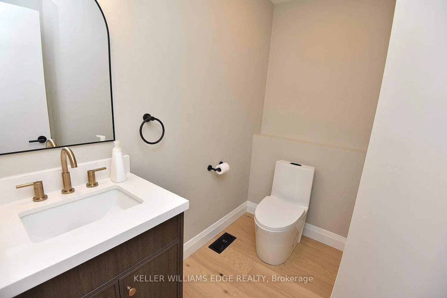 Photo 21 of 1837 6th Con Road W, Hamilton, Rural Flamborough — HOMEH