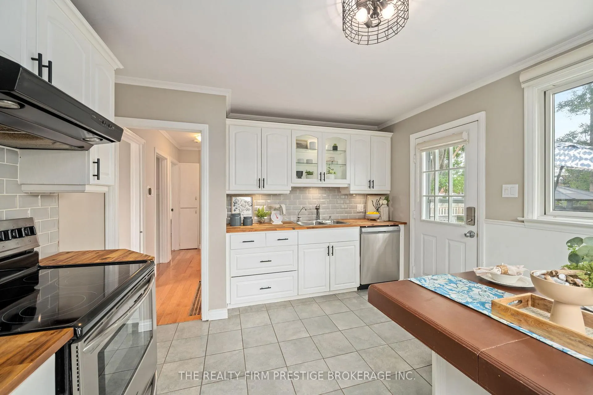 Photo 10 of 6806 James Street, London, South V — HOMEH