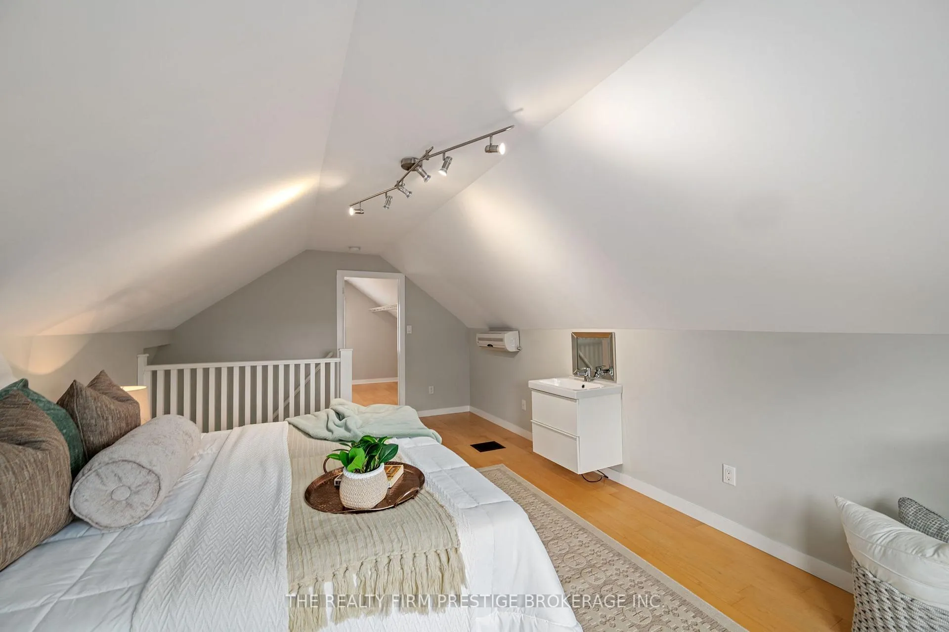 Photo 18 of 6806 James Street, London, South V — HOMEH