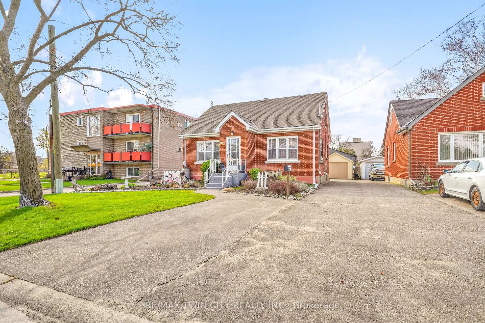 Photo 2 of 32 Fulton Street, Brantford, North Park/Wood St. — HOMEH