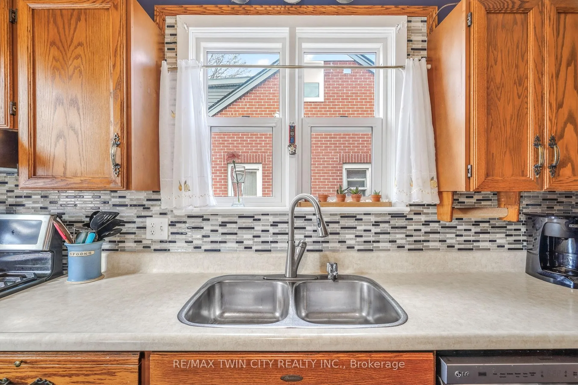 Photo 11 of 32 Fulton Street, Brantford, North Park/Wood St. — HOMEH