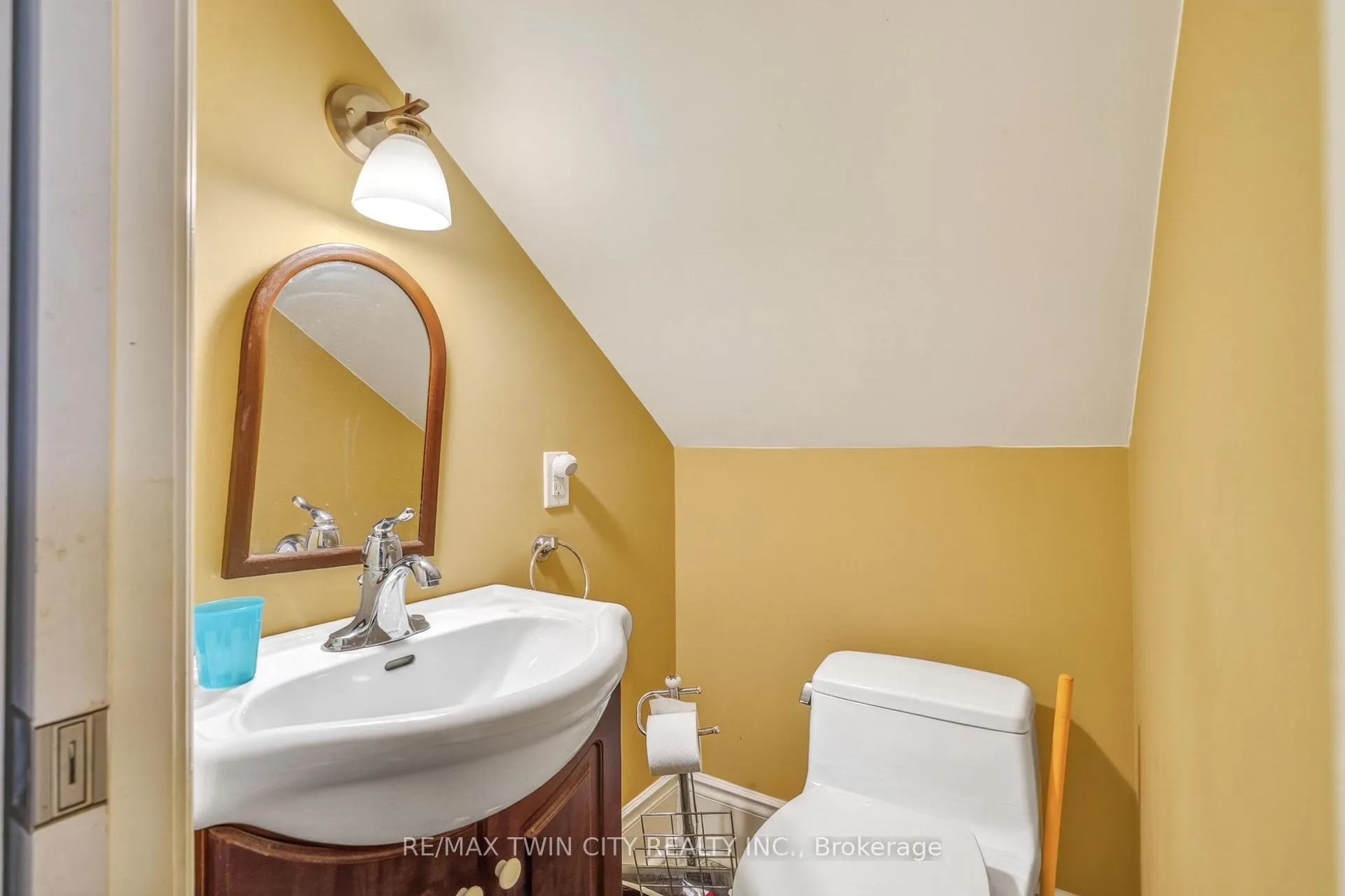 Photo 26 of 32 Fulton Street, Brantford, North Park/Wood St. — HOMEH